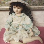 Изысканная фарфоровая брюнетка - интерьерная кукла