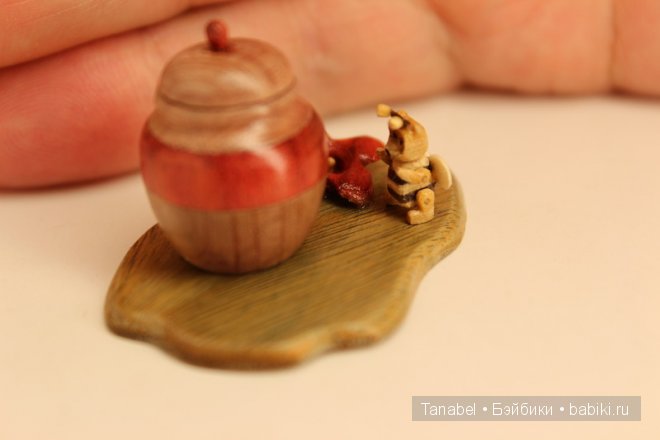 Миниатюра для кукол - Меда много не бывает