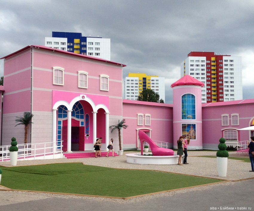 Дом мечты Барби. Берлин -  Barbie Dreamhouse
