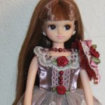 Ликка Castle с челкой и длинными волосами