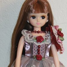 Ликка Castle с челкой и длинными волосами