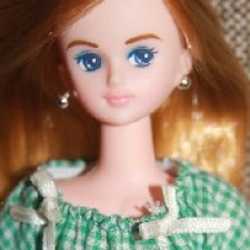 Винтажная светлая подружка Дженни Кисара