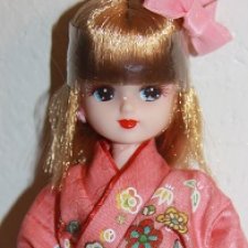 Ликка 4 поколения с ярким макияже