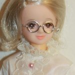 Бабушка Ликки со стороны отца (Милен Мирамонд) компании Такара