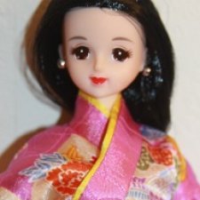 Мисс Дженни  (выпуск Хэйан 2001 года) в винтажном кимоно Такара