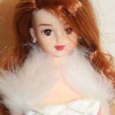 Подружка Дженни Наоми в вечернем наряде