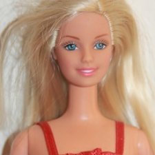 Барби Generation Girl в красном (предположительно 2002 Spring Zing Barbie)