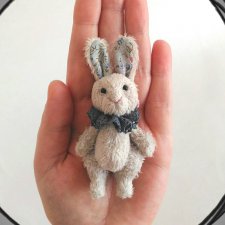 Небольшая стая совсем уж некрупных кроликов. Игрушка своими руками