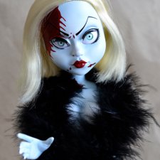Маленькая, не совсем живая звезда, а именно, Living Dead Dolls Fashion Victims Series 2, Hollywood