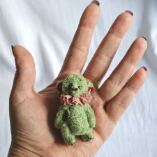 Маленький такой медведик