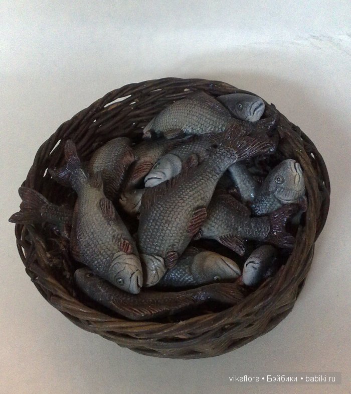 Корзина с рыбой