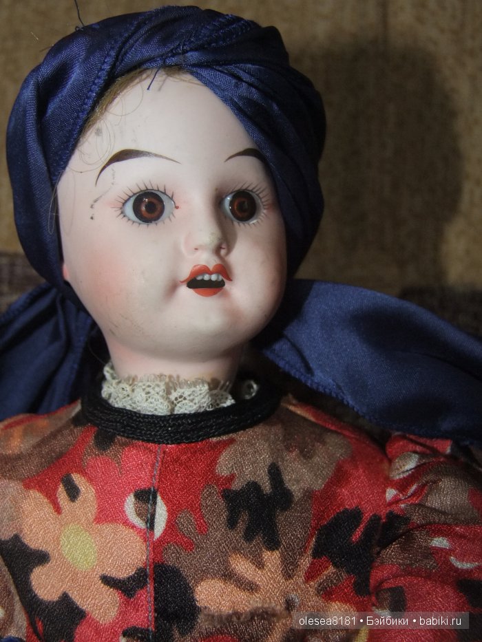 Небольшая компания завораживающих антикварных кукол