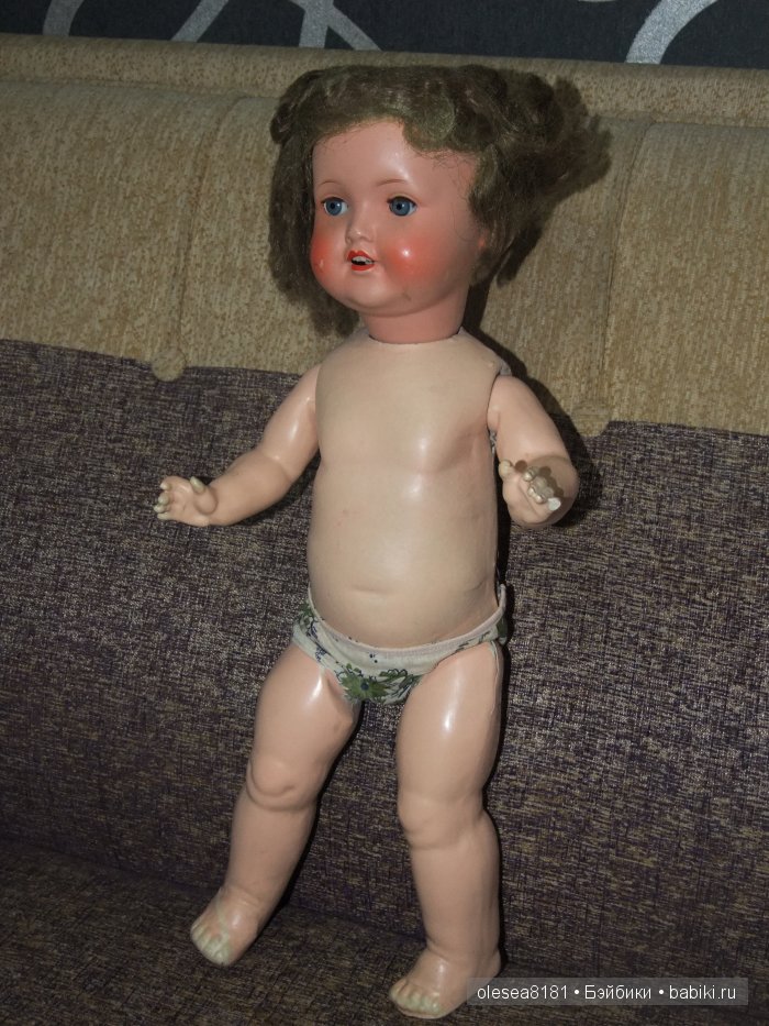 Небольшая компания завораживающих антикварных кукол