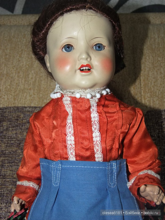 Небольшая компания завораживающих антикварных кукол