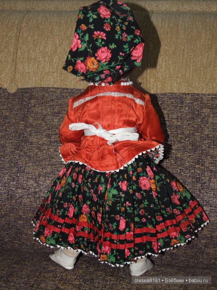 Небольшая компания завораживающих антикварных кукол