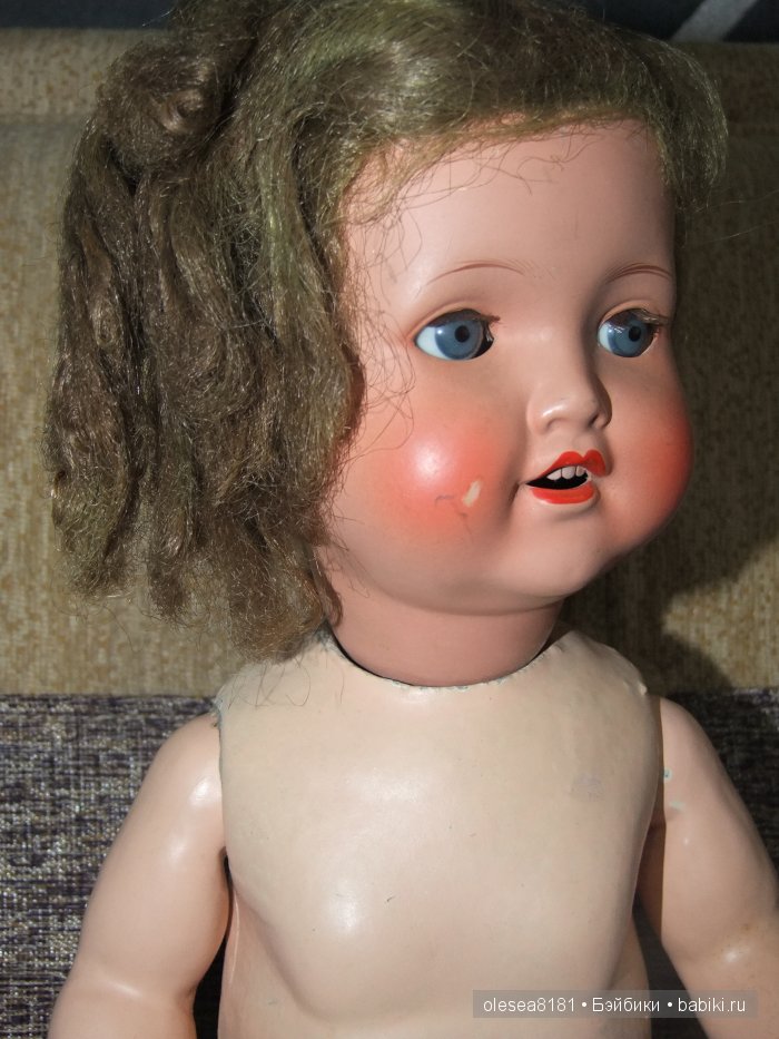 Небольшая компания завораживающих антикварных кукол