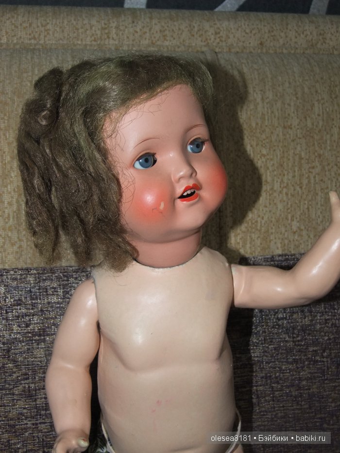 Небольшая компания завораживающих антикварных кукол