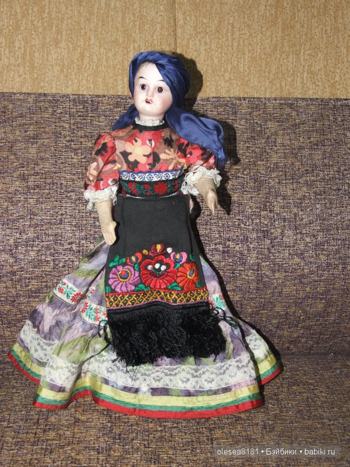 Небольшая компания завораживающих антикварных кукол