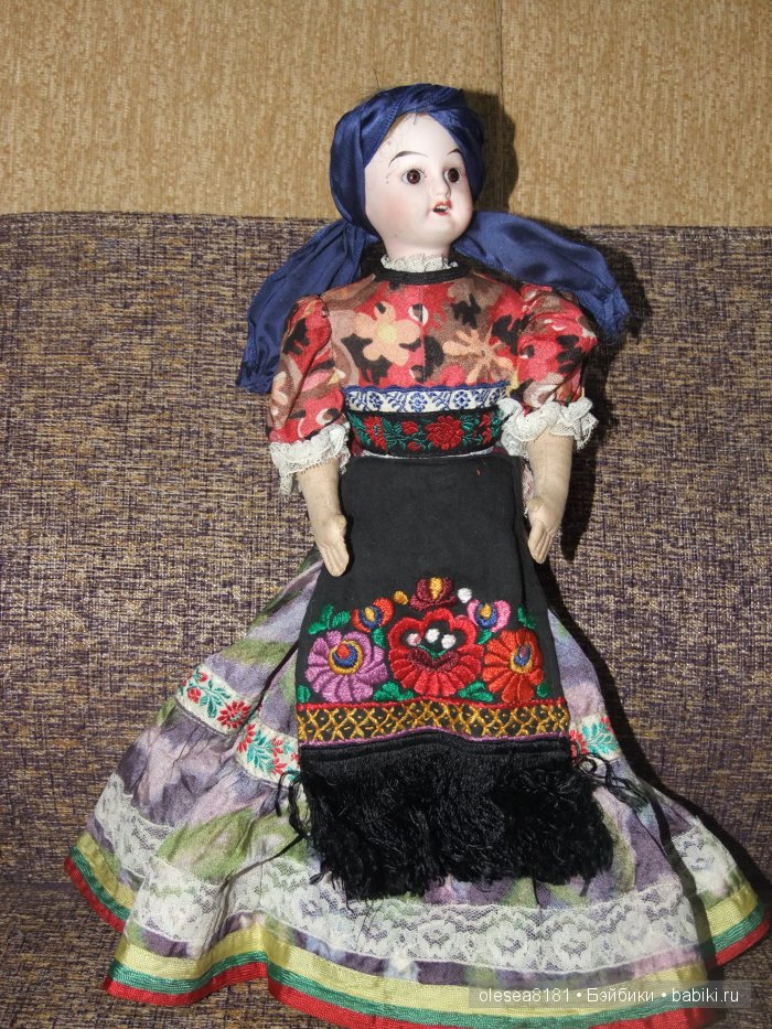 Небольшая компания завораживающих антикварных кукол