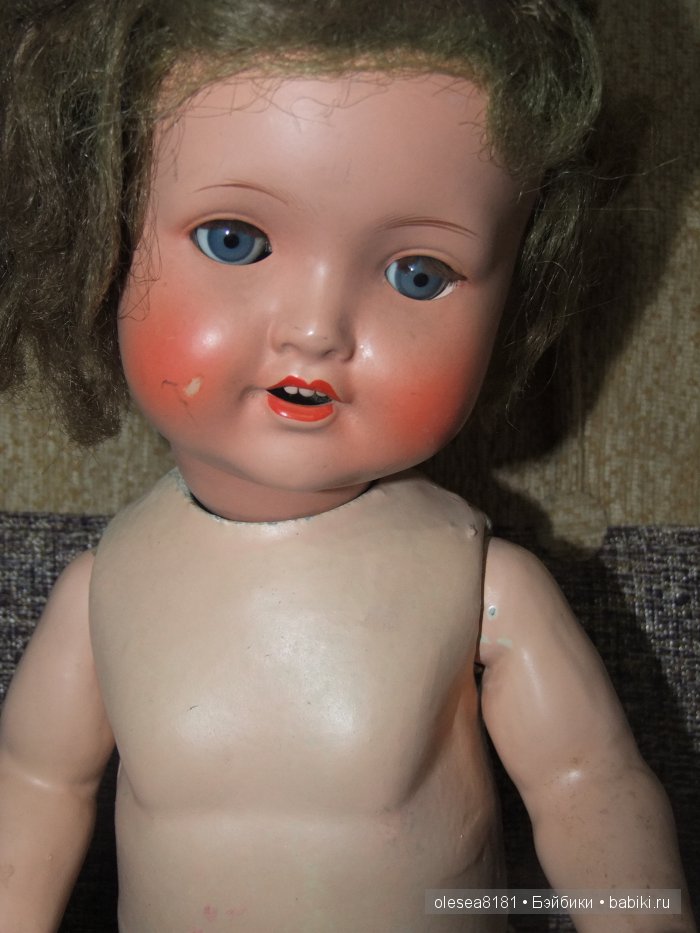 Небольшая компания завораживающих антикварных кукол