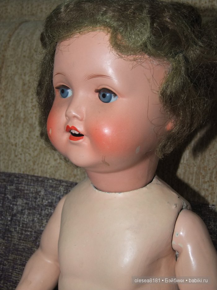 Небольшая компания завораживающих антикварных кукол