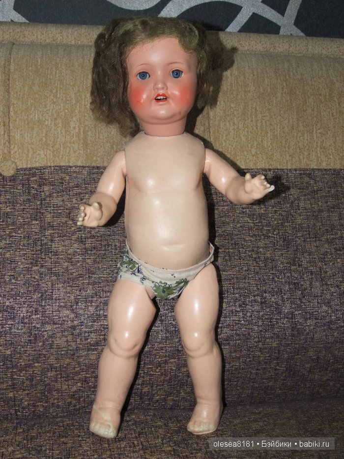 Небольшая компания завораживающих антикварных кукол