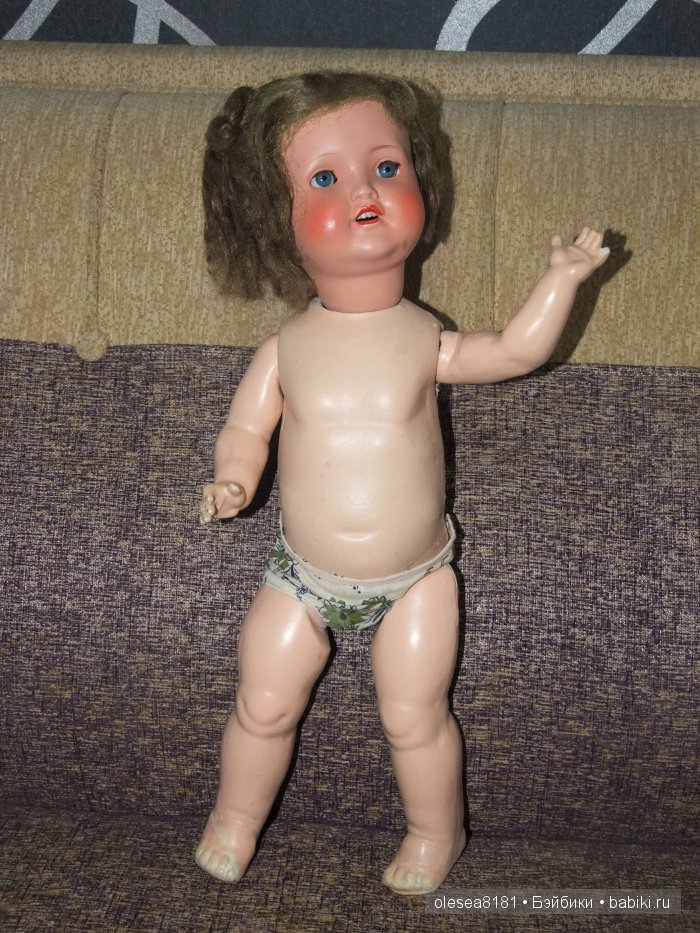 Небольшая компания завораживающих антикварных кукол