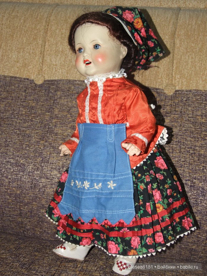 Небольшая компания завораживающих антикварных кукол