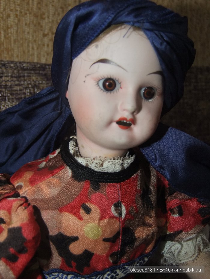 Небольшая компания завораживающих антикварных кукол