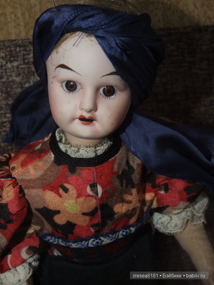 Небольшая компания завораживающих антикварных кукол