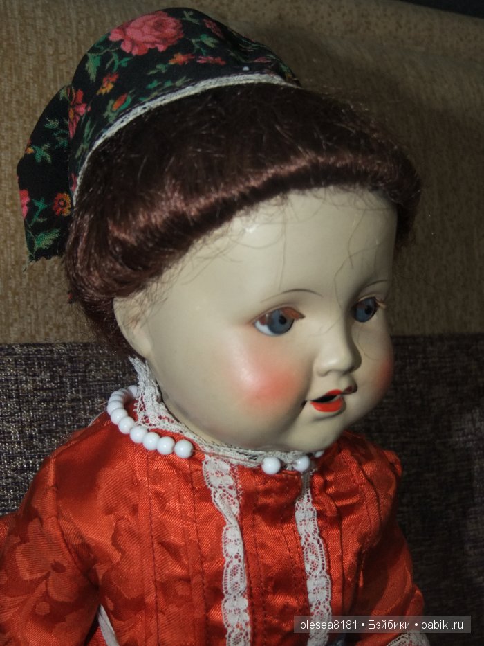 Небольшая компания завораживающих антикварных кукол