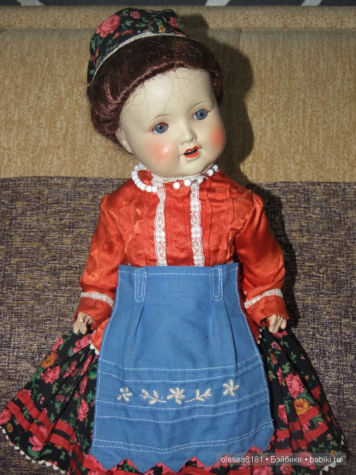 Небольшая компания завораживающих антикварных кукол