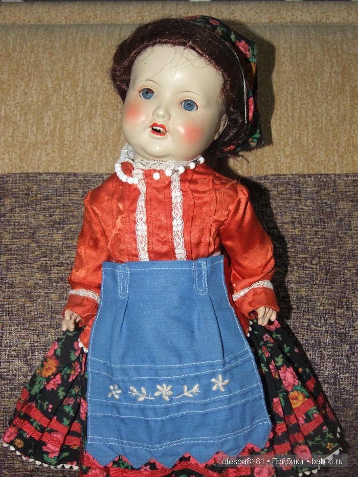 Небольшая компания завораживающих антикварных кукол