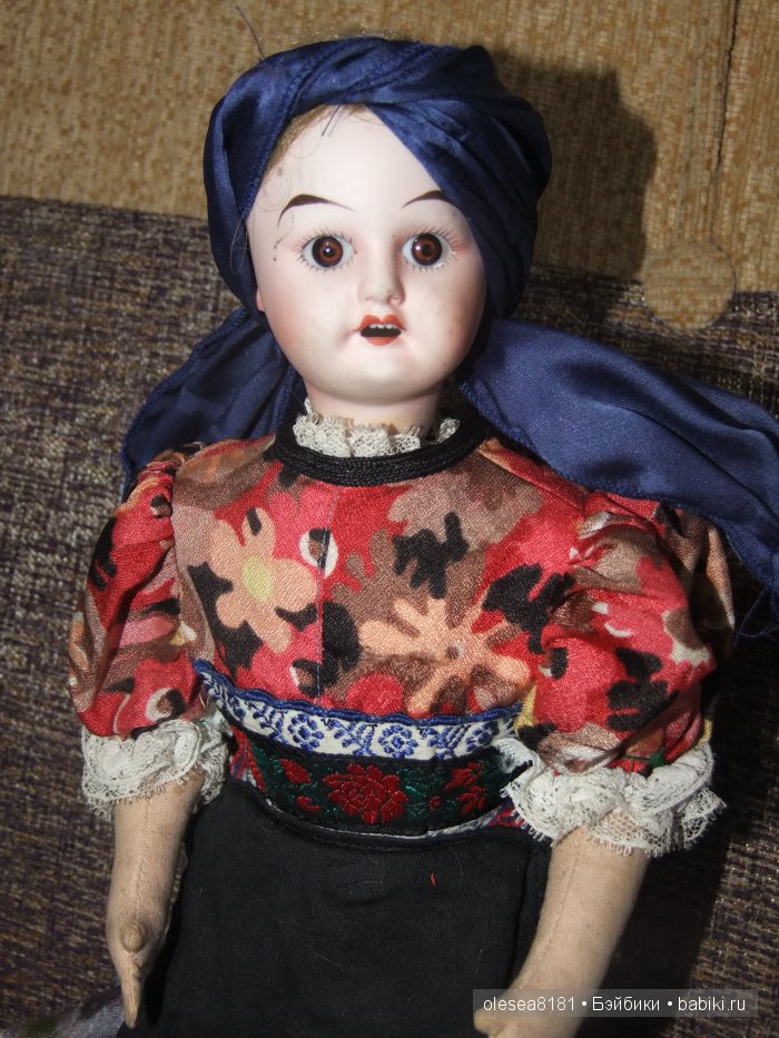 Небольшая компания завораживающих антикварных кукол