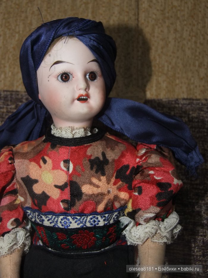 Небольшая компания завораживающих антикварных кукол