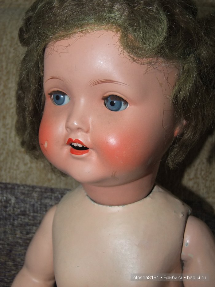 Небольшая компания завораживающих антикварных кукол