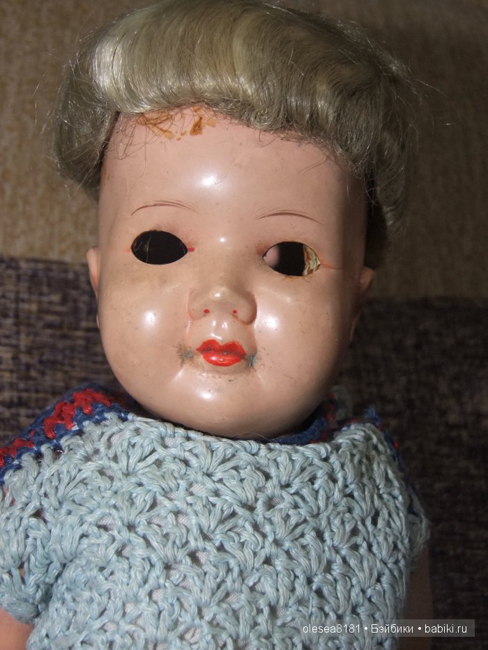 Небольшая компания завораживающих антикварных кукол