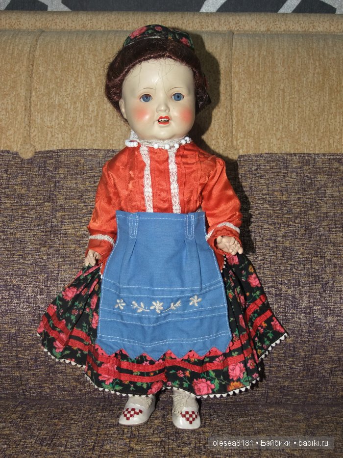 Небольшая компания завораживающих антикварных кукол