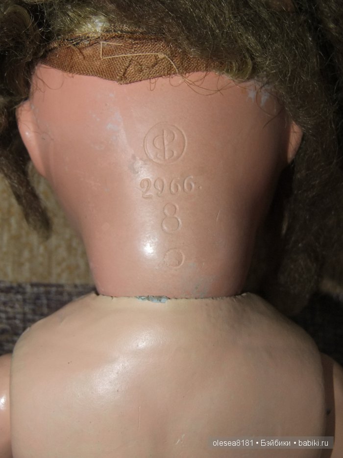 Небольшая компания завораживающих антикварных кукол