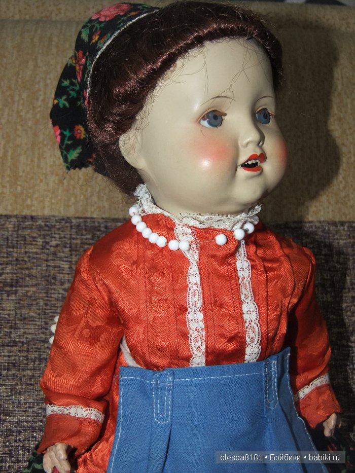 Небольшая компания завораживающих антикварных кукол