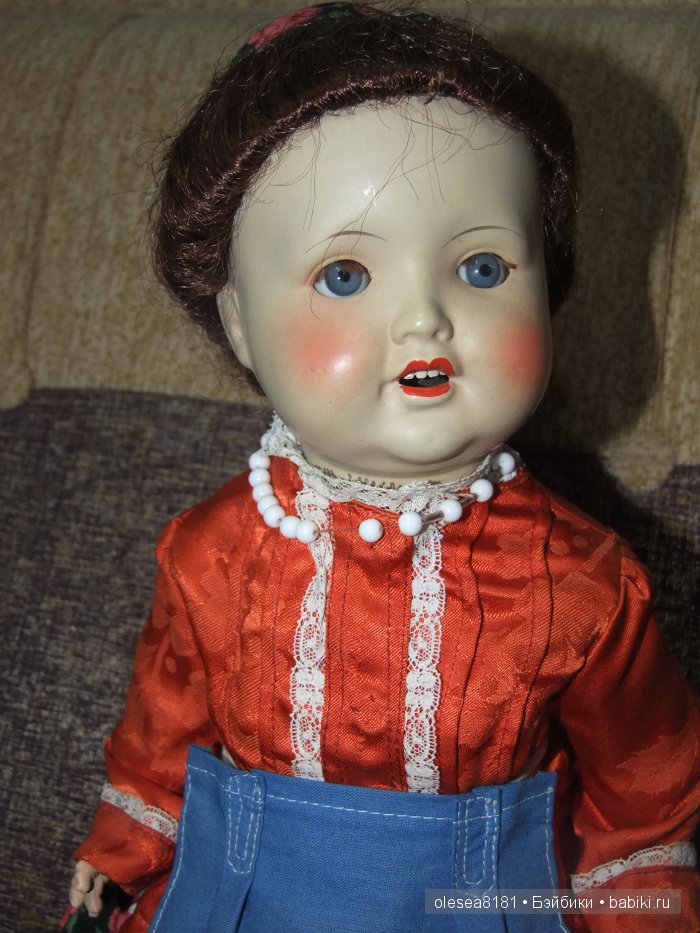 Небольшая компания завораживающих антикварных кукол