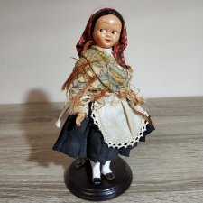 Винтажная сувенирная кукла в национальной одежде. Колкий пластик. 50-60 гг