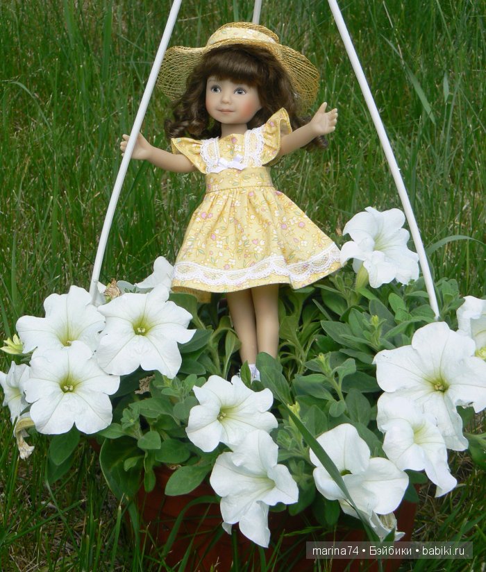 «…Она была маленькая-маленькая, всего в дюйм ростом. Ее так и прозвали - Дюймовочка»