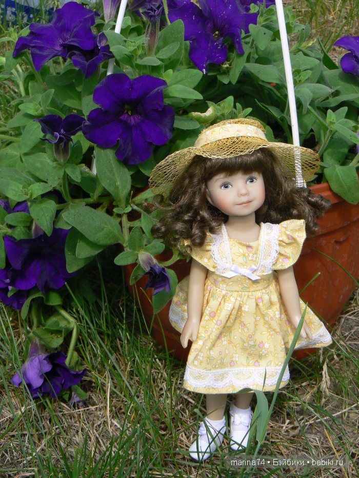 «…Она была маленькая-маленькая, всего в дюйм ростом. Ее так и прозвали - Дюймовочка»