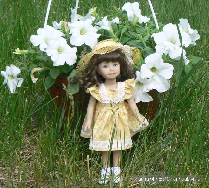 «…Она была маленькая-маленькая, всего в дюйм ростом. Ее так и прозвали - Дюймовочка»