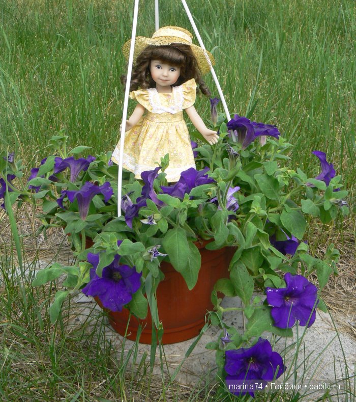 «…Она была маленькая-маленькая, всего в дюйм ростом. Ее так и прозвали - Дюймовочка»