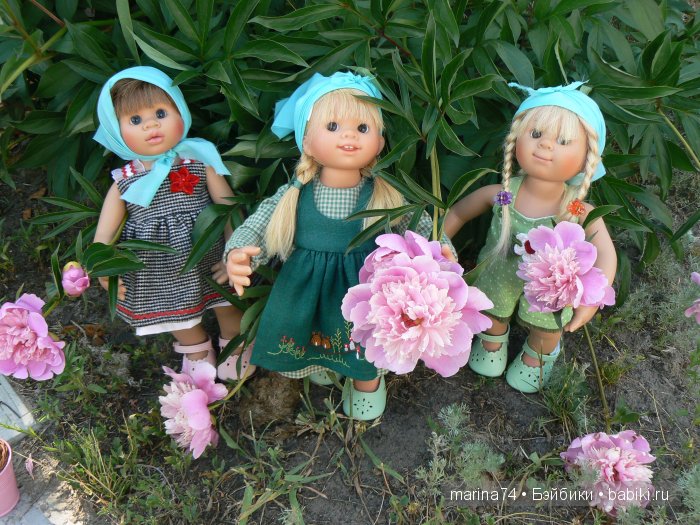 Моночка, Аника, Кристель и пионы