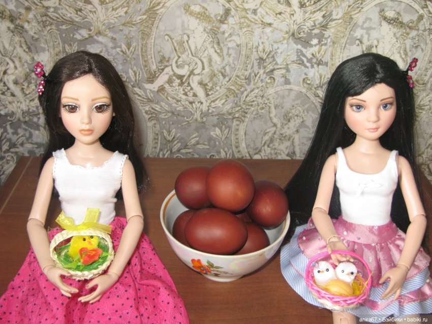 Христос Воскресе! Эмбер, Пру и Марго поздравляют