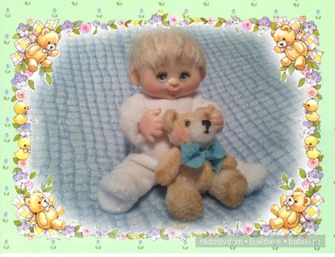 Авторская кукла с любимыми игрушками. Ростик 10 см (фото 3)