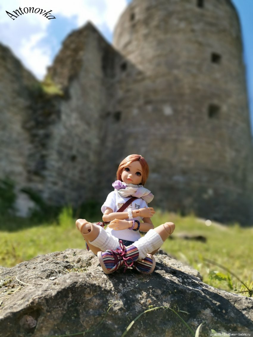 Марсела на развалинах крепости Копорье (фото 4)